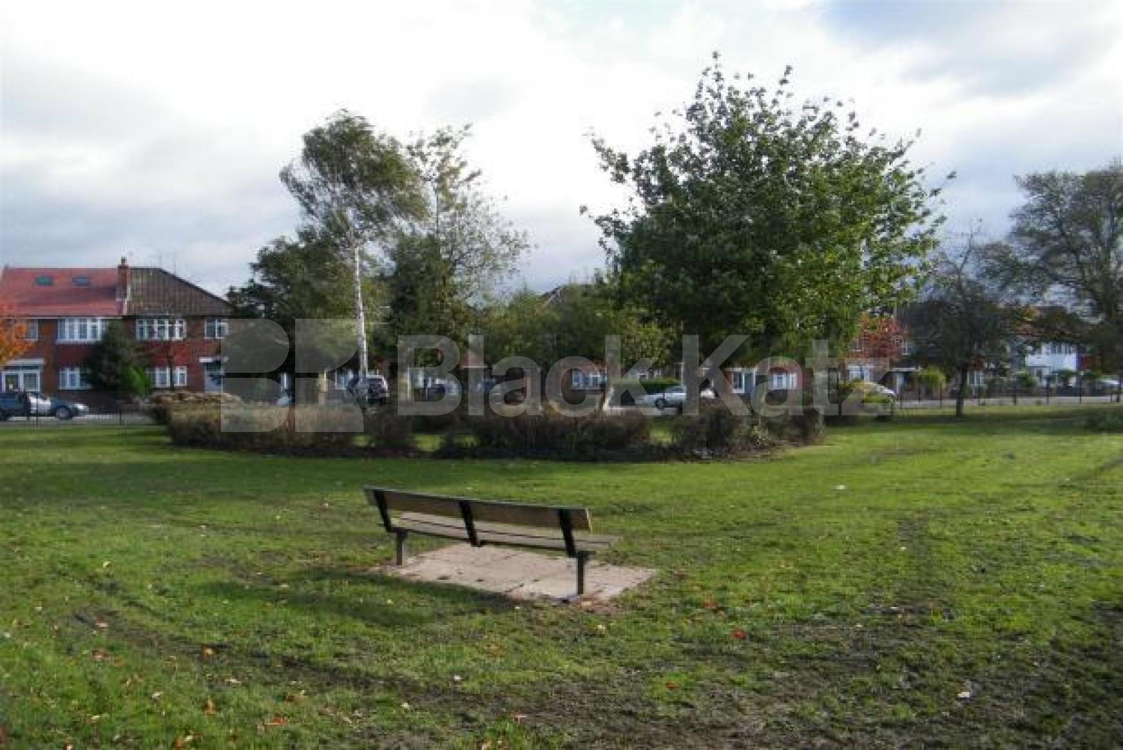 			NEW INSTRUCTION, 4 Bedroom, 1 bath, 1 reception House			 Friars Gardens, Acton